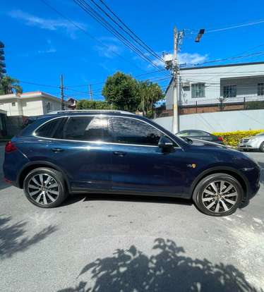 PORSCHE-CAYENNE-2011