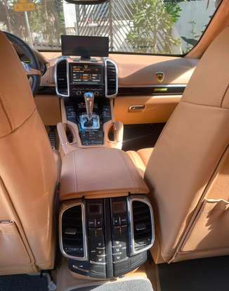 PORSCHE-CAYENNE-2011