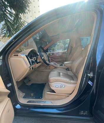 PORSCHE-CAYENNE-2011
