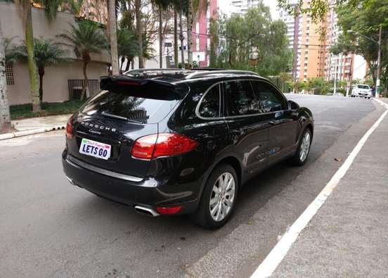 PORSCHE-CAYENNE-2011