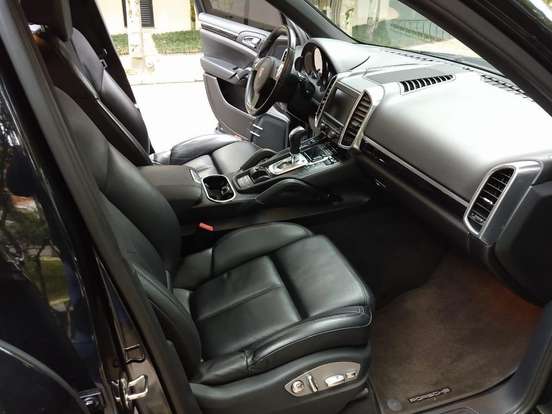 PORSCHE-CAYENNE-2011