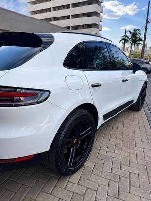 PORSCHE-MACAN-2021