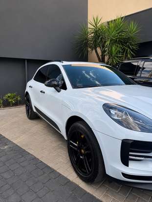 PORSCHE-MACAN-2021