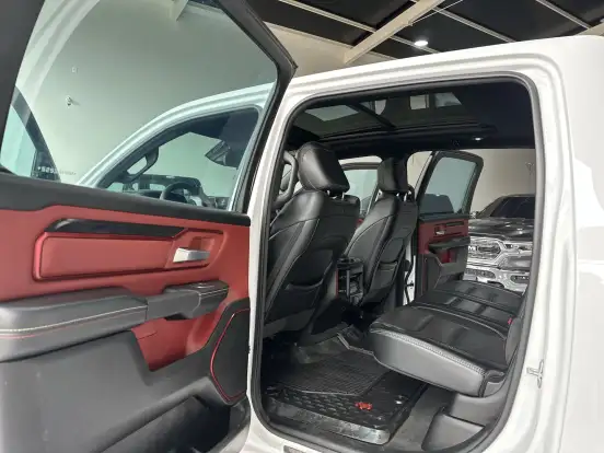 RAM-1500-5.7 V8 GASOLINA REBEL CD 4X4 AUTOMÁTICO RAM-1500-2022