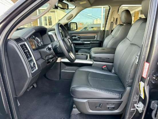 RAM-CLASSIC-5.7 V8 GASOLINA LARAMIE NIGHT EDITION CD 4X4 AUTOMÁTICO RAM-CLASSIC-2022