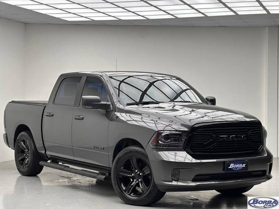 RAM CLASSIC 5.7 V8 GASOLINA LARAMIE NIGHT EDITION CD 4X4 AUTOMÁTICO