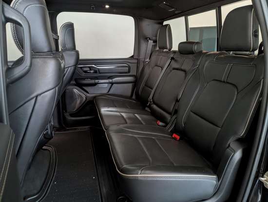 RAM-1500-5.7 V8 GASOLINA LIMITED NIGHT EDITION CD 4X4 AUTOMÁTICO RAM-1500-2023