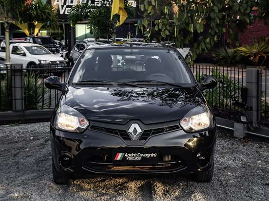 RENAULT-CLIO-2015