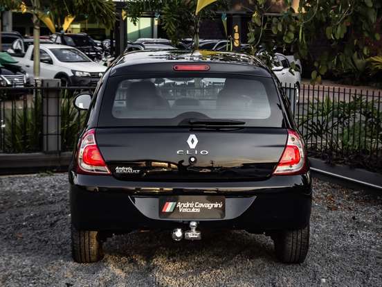 RENAULT-CLIO-2015