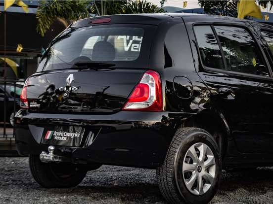RENAULT-CLIO-2015