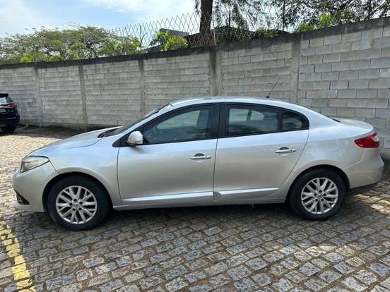 RENAULT-FLUENCE-2.0 DYNAMIQUE PLUS 16V FLEX 4P AUTOMÁTICO RENAULT-FLUENCE-2015