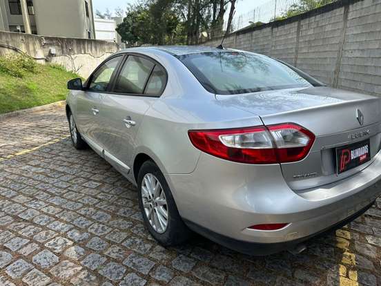 RENAULT-FLUENCE-2.0 DYNAMIQUE PLUS 16V FLEX 4P AUTOMÁTICO RENAULT-FLUENCE-2015