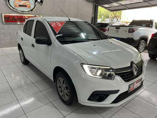 RENAULT-LOGAN-2022