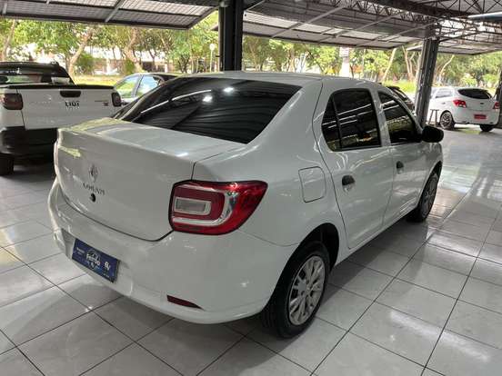 RENAULT-LOGAN-2022