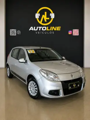 RENAULT-SANDERO-2012