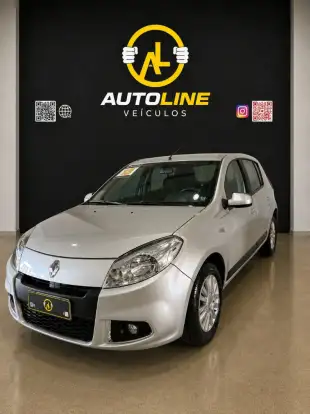 RENAULT-SANDERO-2012