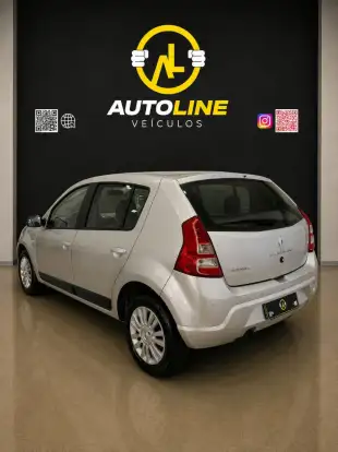 RENAULT-SANDERO-2012