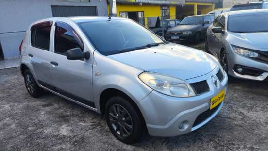RENAULT-SANDERO-2010