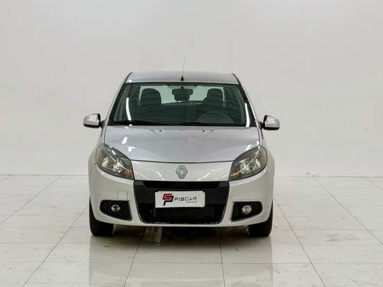 RENAULT-SANDERO-2013