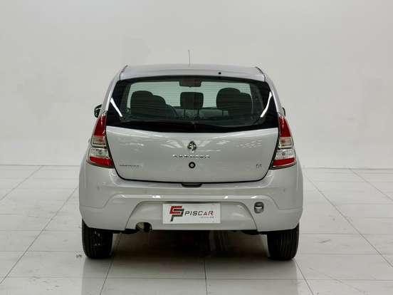 RENAULT-SANDERO-2013