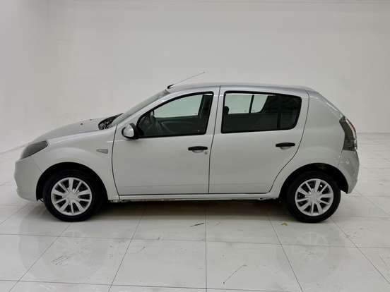 RENAULT-SANDERO-2013