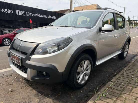 RENAULT-SANDERO-2012
