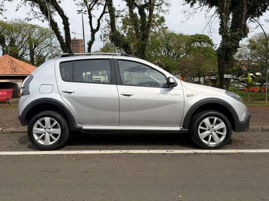 RENAULT-SANDERO-1.6 STEPWAY 16V FLEX 4P AUTOMÁTICO RENAULT-SANDERO-2012