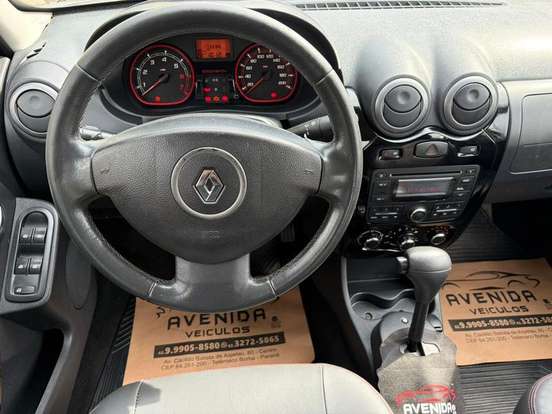 RENAULT-SANDERO-2012