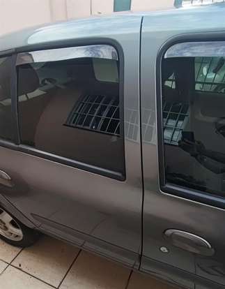 RENAULT-CLIO-2006