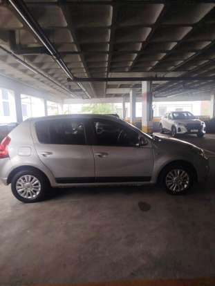 RENAULT-SANDERO-2012