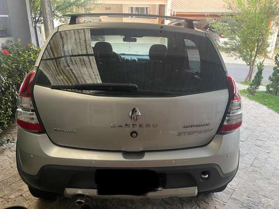 RENAULT-SANDERO-2013