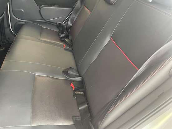 RENAULT-SANDERO-1.6 STEPWAY 16V FLEX 4P AUTOMÁTICO RENAULT-SANDERO-2013