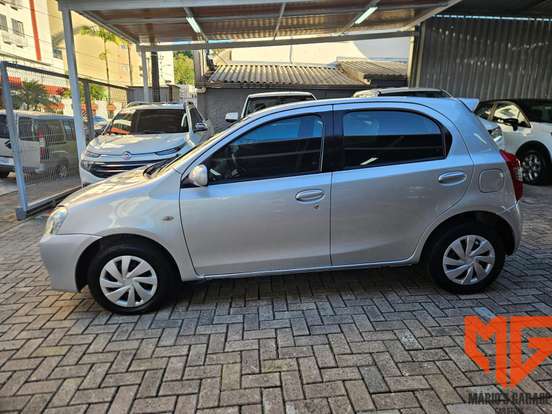 TOYOTA-ETIOS-1.3 XS 16V FLEX 4P MANUAL TOYOTA-ETIOS-2013