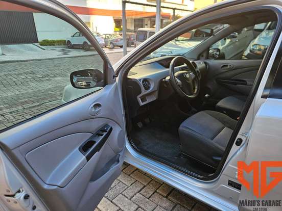 TOYOTA-ETIOS-1.3 XS 16V FLEX 4P MANUAL TOYOTA-ETIOS-2013