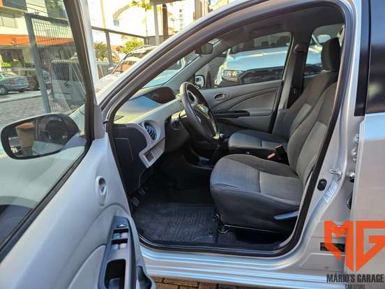 TOYOTA-ETIOS-1.3 XS 16V FLEX 4P MANUAL TOYOTA-ETIOS-2013
