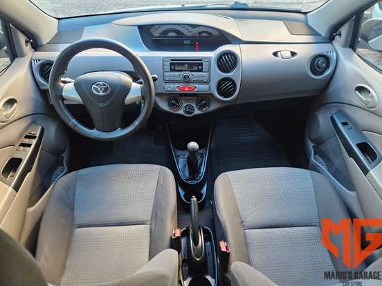 TOYOTA-ETIOS-1.3 XS 16V FLEX 4P MANUAL TOYOTA-ETIOS-2013