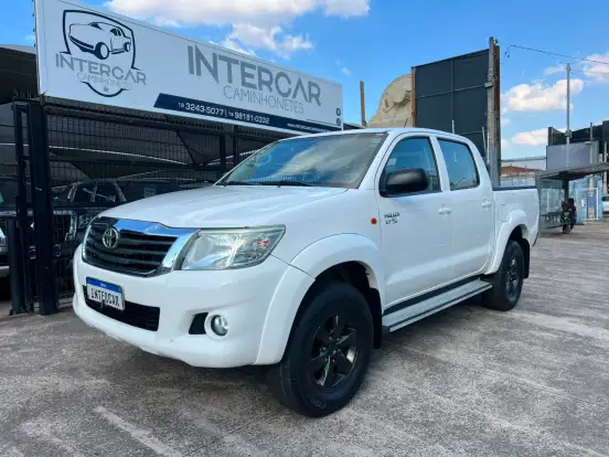 TOYOTA-HILUX-2.7 SR 4X2 CD 16V FLEX 4P AUTOMÁTICO TOYOTA-HILUX-2015