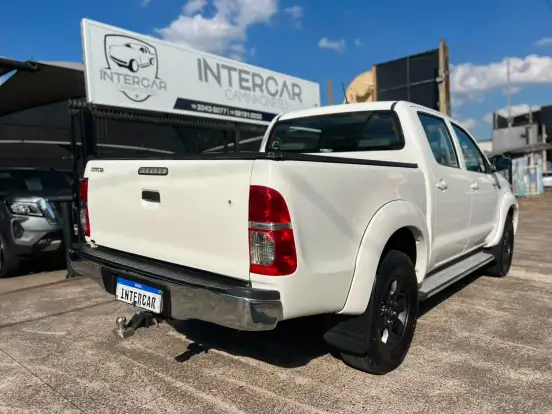TOYOTA-HILUX-2.7 SR 4X2 CD 16V FLEX 4P AUTOMÁTICO TOYOTA-HILUX-2015