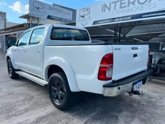 TOYOTA-HILUX-2.7 SR 4X2 CD 16V FLEX 4P AUTOMÁTICO TOYOTA-HILUX-2015