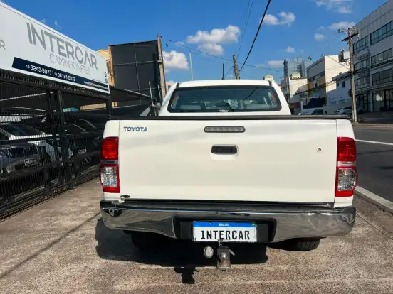TOYOTA-HILUX-2.7 SR 4X2 CD 16V FLEX 4P AUTOMÁTICO TOYOTA-HILUX-2015