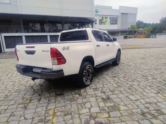 TOYOTA-HILUX-2024