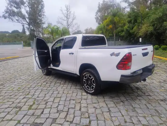 TOYOTA-HILUX-2024