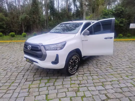 TOYOTA-HILUX-2024