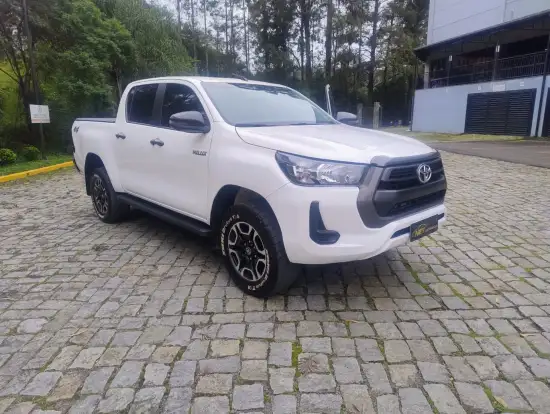 TOYOTA-HILUX-2024