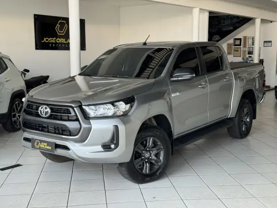 TOYOTA HILUX 2.8 D-4D TURBO DIESEL CD SR 4X4 AUTOMÁTICO TOYOTA HILUX 2.8 D-4D TURBO DIESEL CD SR 4X4 AUTOMÁTICO