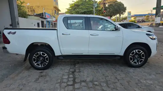 TOYOTA-HILUX-2.8 D-4D TURBO DIESEL CD SRV 4X4 AUTOMÁTICO TOYOTA-HILUX-2021