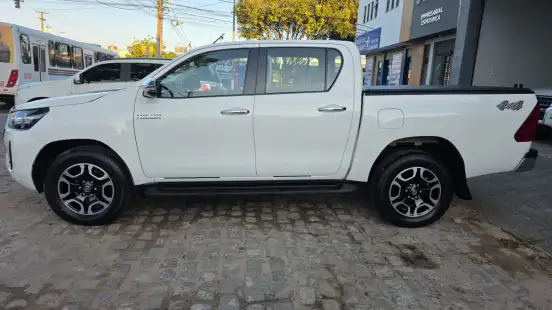 TOYOTA-HILUX-2.8 D-4D TURBO DIESEL CD SRV 4X4 AUTOMÁTICO TOYOTA-HILUX-2021