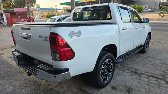 TOYOTA-HILUX-2021
