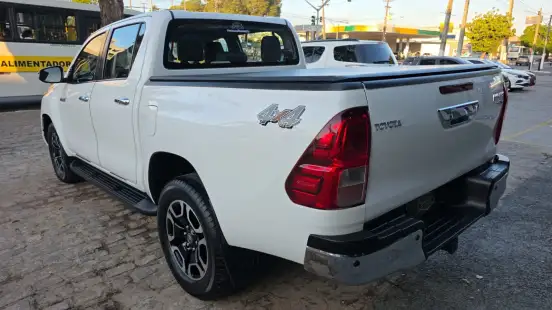 TOYOTA-HILUX-2021