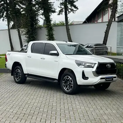 TOYOTA HILUX 2.8 D-4D TURBO DIESEL CD SRV 4X4 AUTOMÁTICO